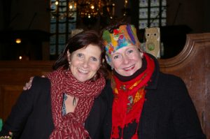 Edith en Marina in de Grote Kerk Haarlem